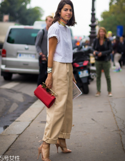 白色t恤配什么褲子？白色t恤搭配褲子圖片