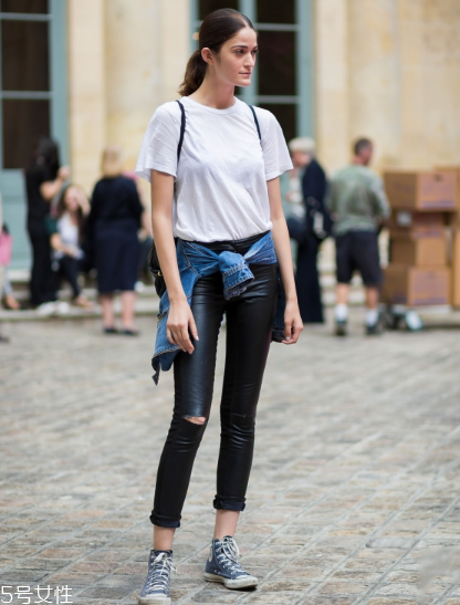 白色t恤配什么褲子？白色t恤搭配褲子圖片