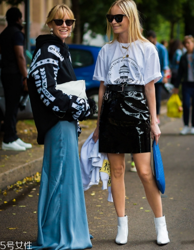 白色t恤配什么裙子？白色t恤搭配裙子圖片