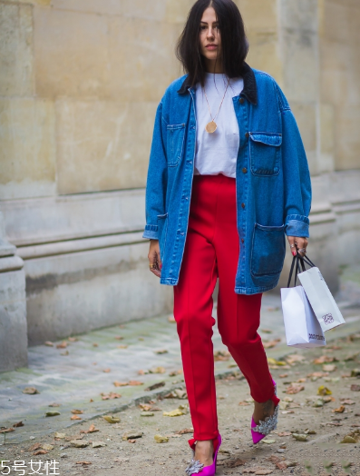 白色t恤搭配什么外套？白色t恤搭配外套圖片