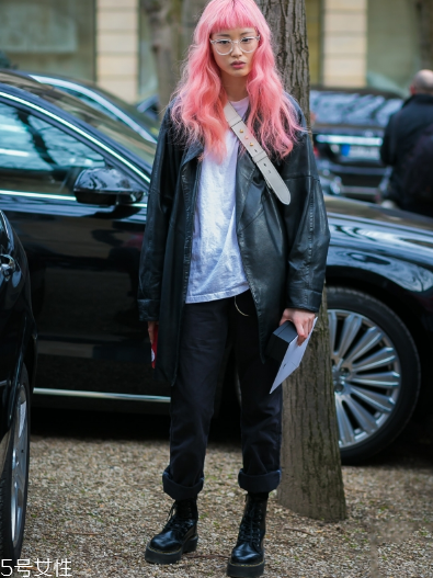 白色t恤搭配什么外套？白色t恤搭配外套圖片