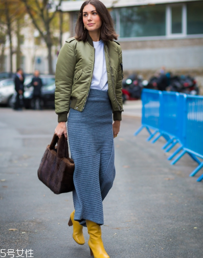 白色t恤搭配什么外套？白色t恤搭配外套圖片