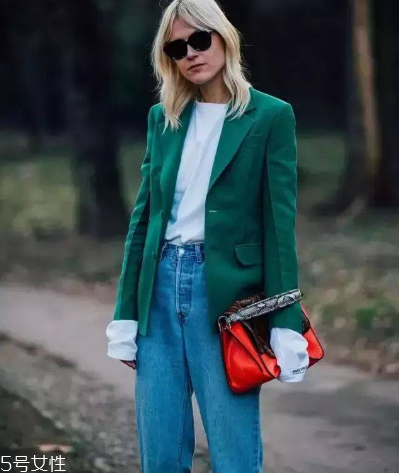 白色t恤搭配什么外套？白色t恤搭配外套圖片