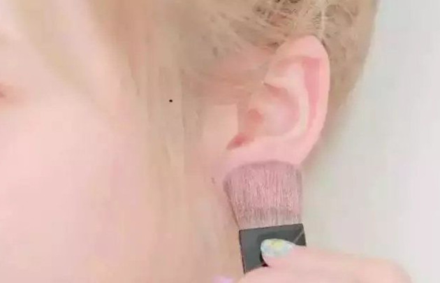 圓臉腮紅的畫(huà)法圖解教程 圓臉腮紅的畫(huà)法圖解教程