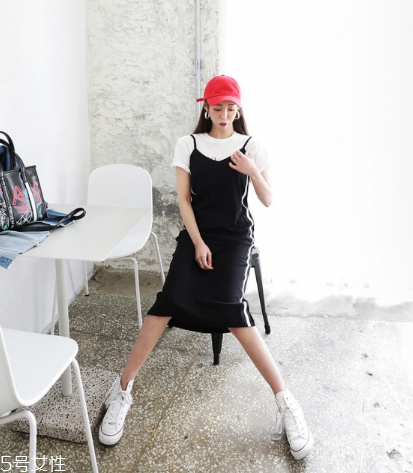 吊帶連衣裙配什么鞋子？吊帶連衣裙搭配鞋子圖片