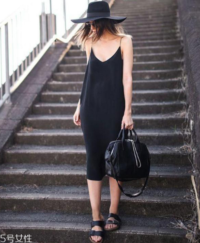 吊帶連衣裙配什么鞋子？吊帶連衣裙搭配鞋子圖片