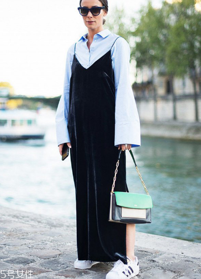 吊帶連衣裙配什么鞋子？吊帶連衣裙搭配鞋子圖片