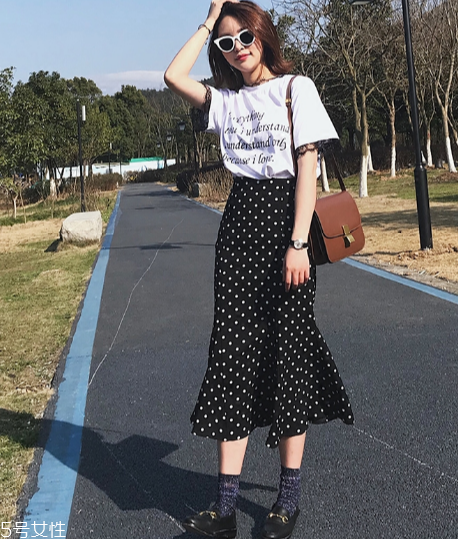 半身裙怎么搭配更優(yōu)雅？半身裙穿搭技巧
