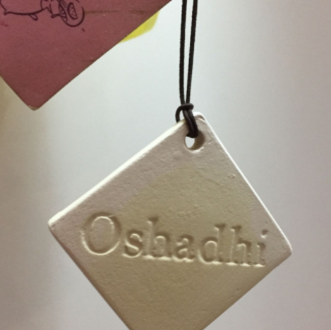 復(fù)方精油可以用在臉上嗎？復(fù)方精油怎么用在臉上