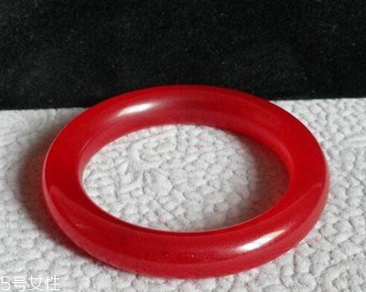 紅翡翠值錢嗎？紅翡翠值得收藏嗎