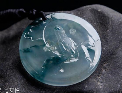 翡翠可以戴著洗澡嗎？翡翠洗澡能戴嗎