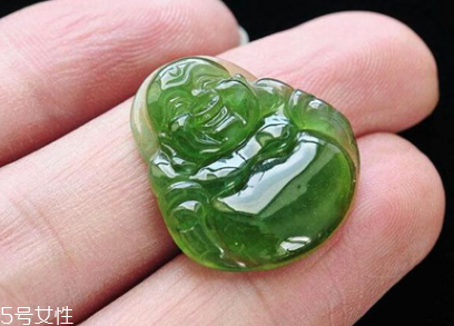 翡翠可以戴著洗澡嗎？翡翠洗澡能戴嗎