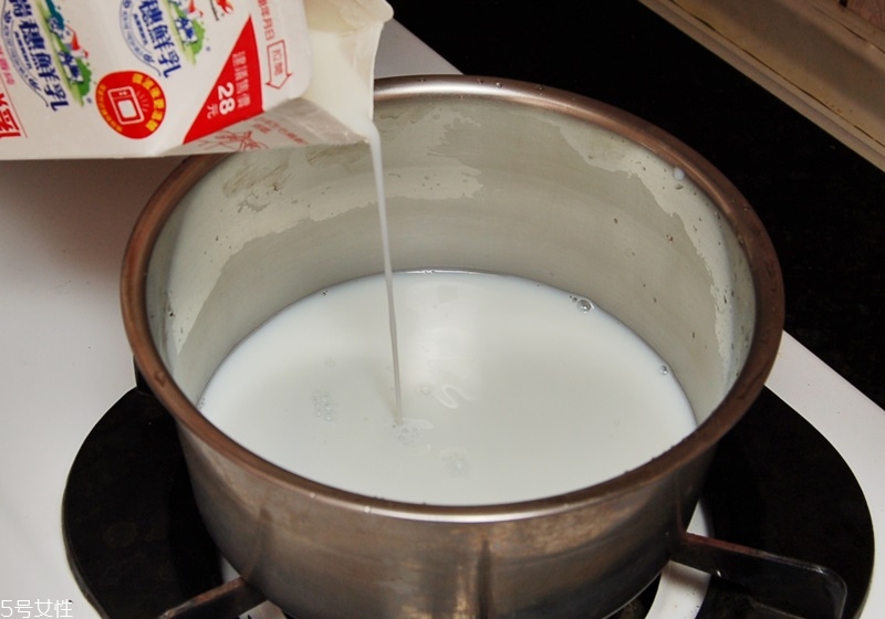 盒裝牛奶怎么加熱 盒裝牛奶可以用開水加熱嗎 盒裝牛奶怎么加熱 盒裝牛奶可以用開水加熱嗎