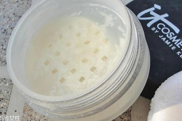 itcosmetics隱形毛孔定妝粉好用嗎 清爽控油適合夏季 itcosmetics隱形毛孔定妝粉好用嗎 清爽控油適合夏季