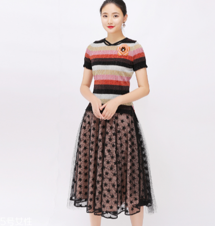 條紋t恤怎么搭配？條紋t恤搭配技巧