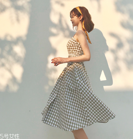 吊帶裙適合什么身材？吊帶裙穿搭圖片