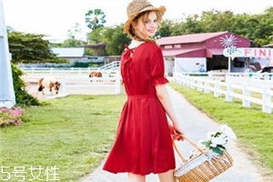 下半身胖怎么搭配衣服？下半身胖穿搭技巧