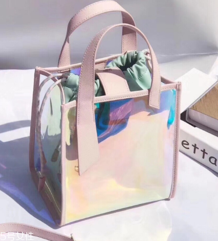 小ck鐳射包多少錢？charles keith鐳射包價格