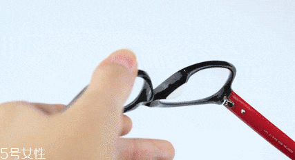 戴眼鏡脫妝嚴(yán)重怎么辦 戴眼鏡化妝怎么定妝 戴眼鏡脫妝嚴(yán)重怎么辦 戴眼鏡化妝怎么定妝