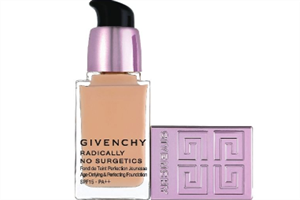 粉底液要涂多少 粉底液的涂抹方法 粉底液要涂多少 粉底液的涂抹方法