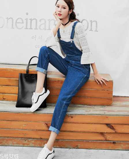 背帶褲怎么穿出個(gè)性？個(gè)性背帶褲穿法推薦