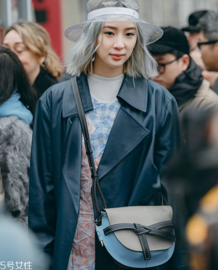 loewe gate bag尺寸多大？羅意威18新款馬鞍包有幾種尺寸