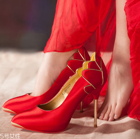 婚鞋是男方買還是女方買？婚鞋的購買講究