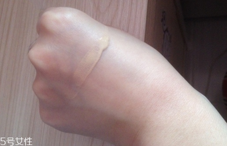 泰國mistine粉底液色號怎么區(qū)分 mistine24小時(shí)粉底液評測 泰國mistine粉底液色號怎么區(qū)分 mistine24小時(shí)粉底液評測