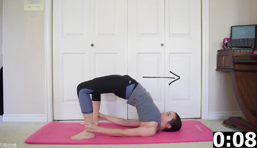 拱橋式鍛煉要領(lǐng) 腰部拱橋運(yùn)動(dòng)怎么做 拱橋式鍛煉要領(lǐng) 腰部拱橋運(yùn)動(dòng)怎么做