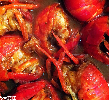 麻辣小龍蝦是海鮮嗎？麻辣小龍蝦屬于海鮮嗎？