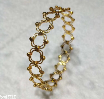 周大生伸縮戒指多少錢？周大生戒指變手鐲價格