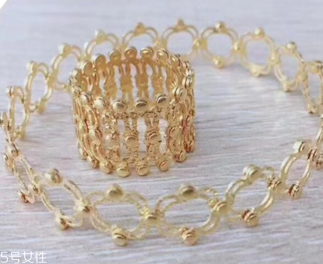 周大生伸縮戒指多少錢？周大生戒指變手鐲價格