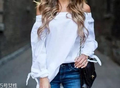 一字肩衣服配什么褲子？一字肩上衣搭配褲子圖片