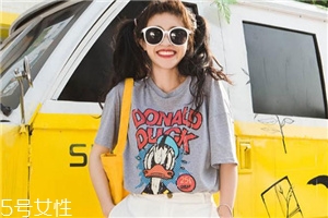 長(zhǎng)款t恤如何搭配？長(zhǎng)款t恤搭配技巧