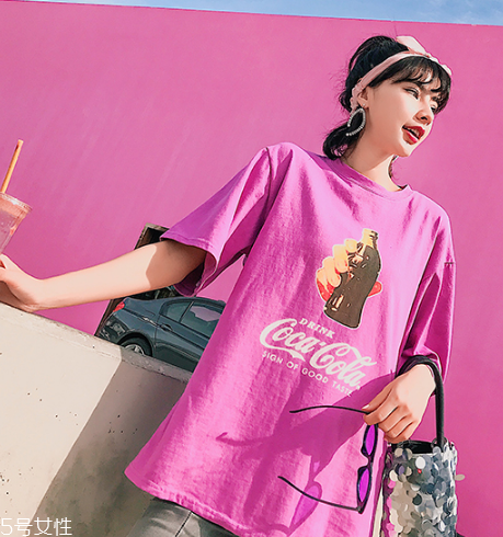 長(zhǎng)款t恤如何搭配？長(zhǎng)款t恤搭配技巧