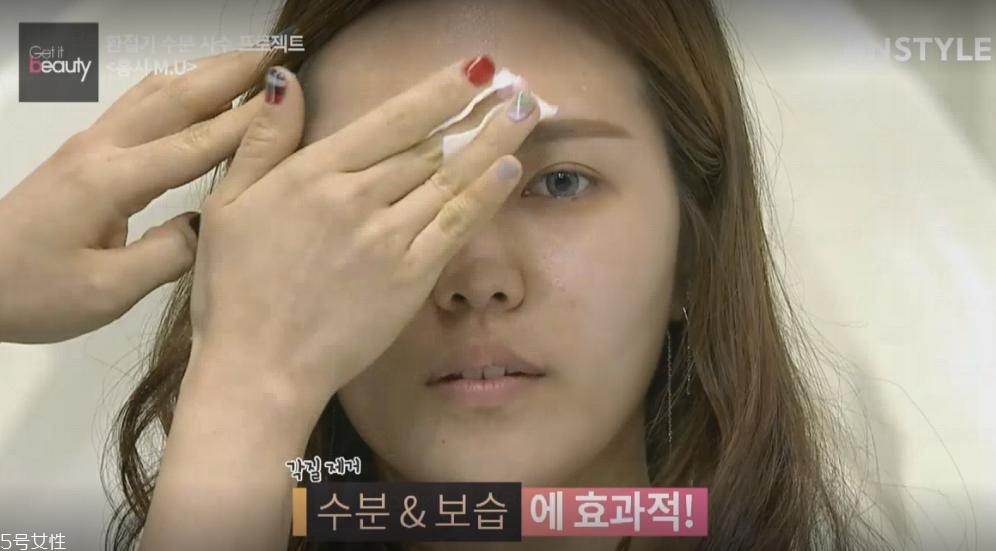 秋冬補水妝容怎么畫 紅柿妝化妝步驟 秋冬補水妝容怎么畫 紅柿妝化妝步驟