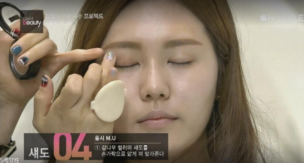 秋冬補水妝容怎么畫 紅柿妝化妝步驟 秋冬補水妝容怎么畫 紅柿妝化妝步驟