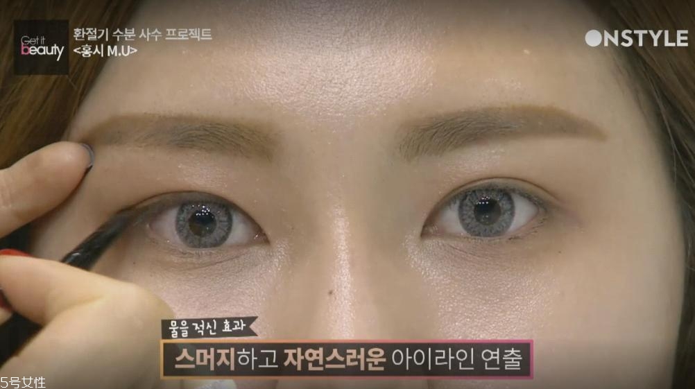 秋冬補水妝容怎么畫 紅柿妝化妝步驟 秋冬補水妝容怎么畫 紅柿妝化妝步驟