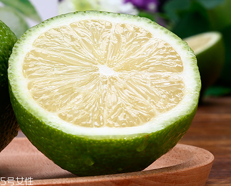 青檸檬可以泡蜂蜜嗎？青檸檬泡蜂蜜味道好嗎？