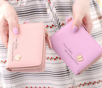 錢包上的筆跡怎么去除？錢包上的筆跡清理方法