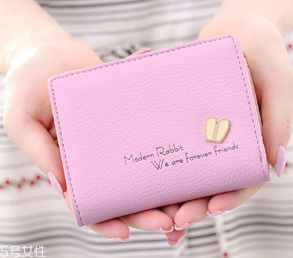 錢包上的筆跡怎么去除？錢包上的筆跡清理方法