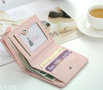 錢包上有膠水怎么去除？錢包上的膠水清除方法