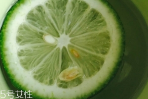 青檸檬可以敷臉嗎？青檸檬敷臉能美白嗎？