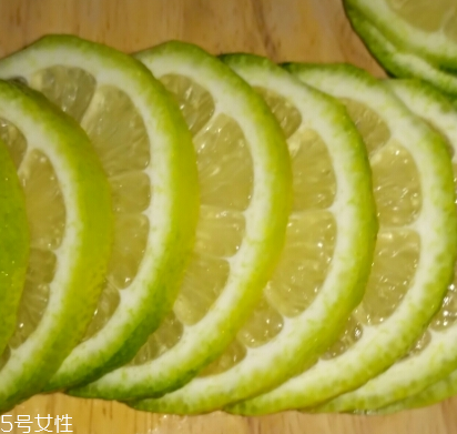 青檸檬可以敷臉嗎？青檸檬敷臉能美白嗎？