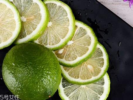 青檸檬可以敷臉嗎？青檸檬敷臉能美白嗎？
