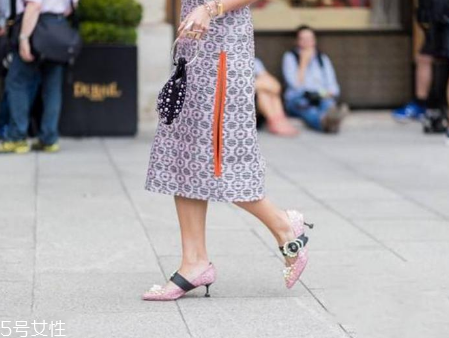 瑪麗珍鞋怎么搭配衣服？瑪麗珍鞋搭配圖片