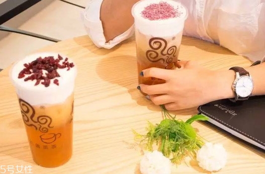 四云奶蓋貢茶哪個好喝？四云奶蓋貢茶點單攻略