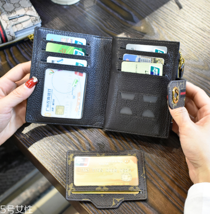 錢包沾上黑墨水怎么辦？錢包上的黑墨水怎么清理