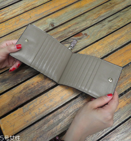 錢(qián)包長(zhǎng)毛了怎么清洗？錢(qián)包長(zhǎng)毛清洗方法