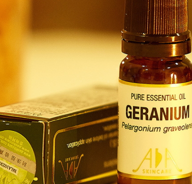 天竺葵精油可以擦臉嗎？天竺葵精油怎么擦臉